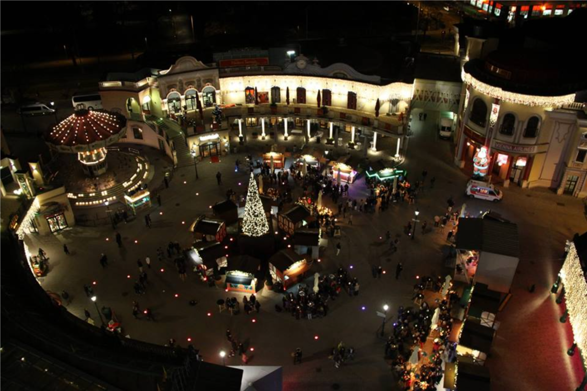 View of the Winter Market at Riesenradplatz in Vienna from above.