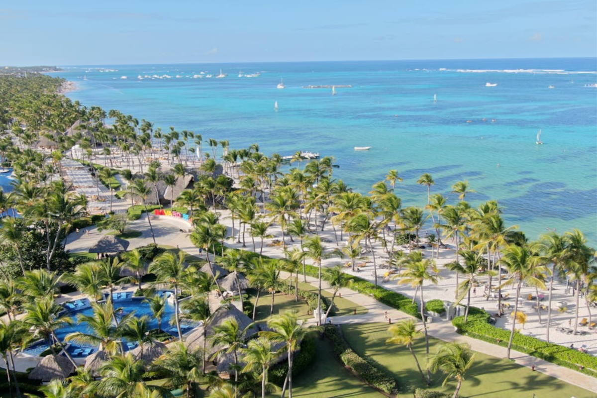 Tropical all-inclusive resort beach in the Dominican Republic with turquoise water.